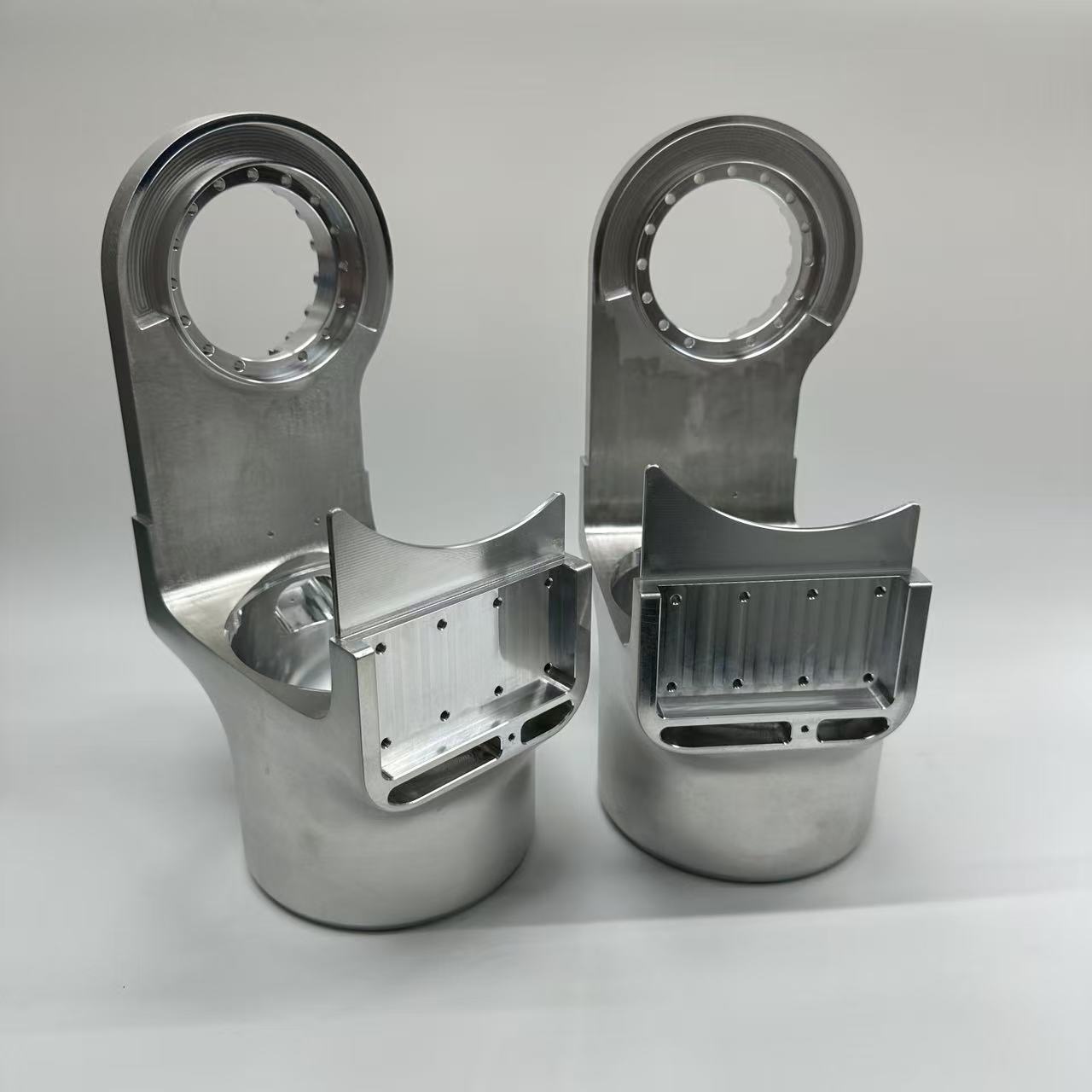 左關(guān)節(jié)